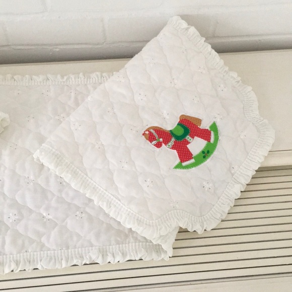 Vintage Diamond Stitch Eyelet Rocking Horse Christmas Table Runner - Picture 5 of 9